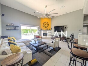 2345 E Francis Dr in Palm Springs, CA - Building Photo - Building Photo