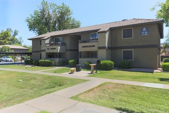 Latitude in Phoenix, AZ - Foto de edificio - Building Photo