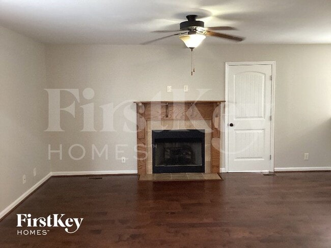 978 Dwight Eisenhower Way in Clarksville, TN - Foto de edificio - Building Photo