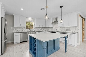 10139 Knoboak Dr in Houston, TX - Building Photo - Building Photo