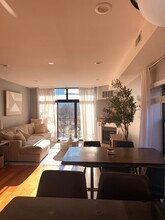 651 N Milwaukee Ave, Unit 301 in Chicago, IL - Building Photo - Building Photo