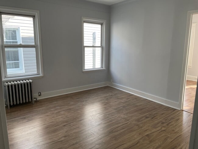 10729 104th St, Unit G in Ozone Park, NY - Building Photo - Building Photo