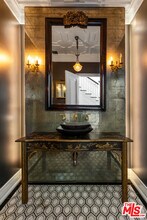 908 N Rexford Dr in Beverly Hills, CA - Building Photo - Building Photo