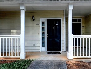 410 Spring Heights Ln in Smyrna, GA - Building Photo - Building Photo