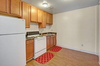 Conifer Grove in Anchorage, AK - Foto de edificio - Building Photo