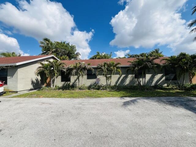 4195 Sanders Dr in Lake Worth Beach, FL - Building Photo - Building Photo