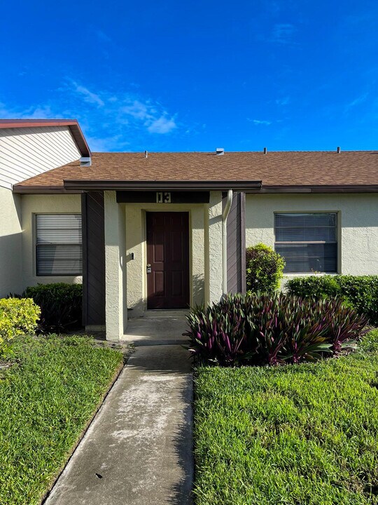 6010 Indrio Rd in Fort Pierce, FL - Building Photo