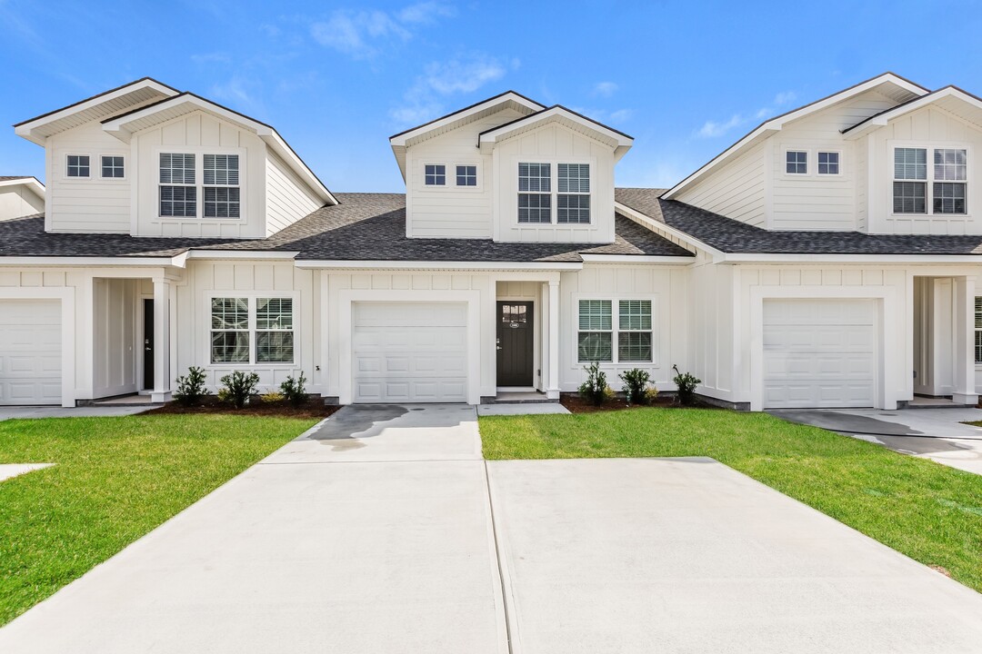 1000 Walker Point Way in Brunswick, GA - Building Photo