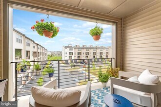 22405 Claude Moore Dr in Ashburn, VA - Building Photo - Building Photo