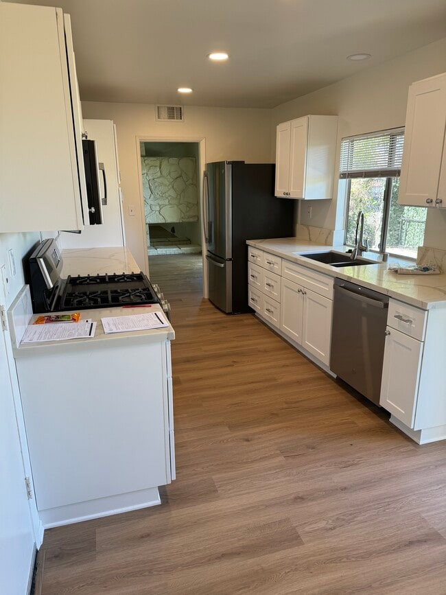 22671 Crespi St in Woodland Hills, CA - Building Photo - Building Photo