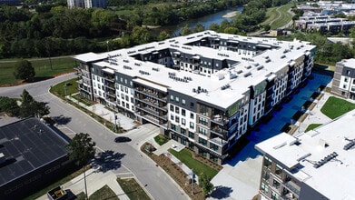 Vanguard at 16 Tech in Indianapolis, IN - Foto de edificio - Building Photo