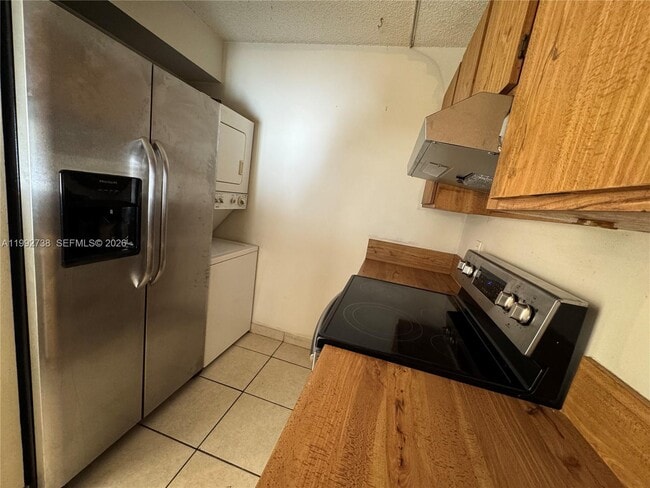 1024 Twin Lakes Dr in Coral Springs, FL - Building Photo - Building Photo