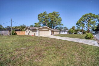 5738 Antilles Dr in Sarasota, FL - Building Photo - Building Photo