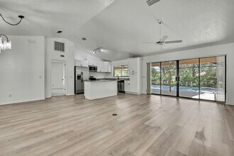 295 E Keller Ct in Hernando, FL - Foto de edificio - Building Photo