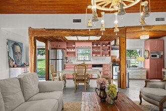 10518 Signal Hill Rd in Austin, TX - Building Photo - Building Photo