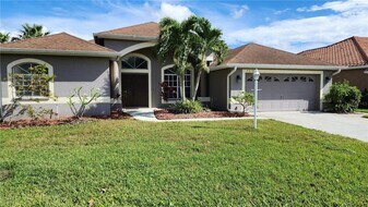 7319 38th Ct E in Sarasota, FL - Building Photo