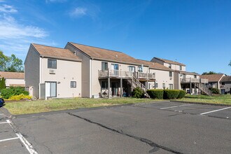 Sandpiper Woods Condominiums in Bristol, CT - Building Photo - Building Photo