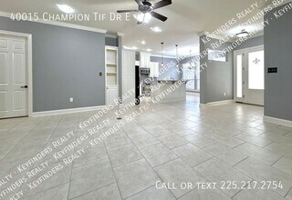 40015 Champion Tif Dr E in Gonzales, LA - Foto de edificio - Building Photo