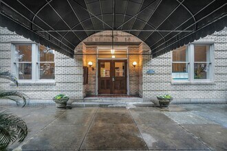 106 W Gwinnett St in Savannah, GA - Building Photo - Building Photo