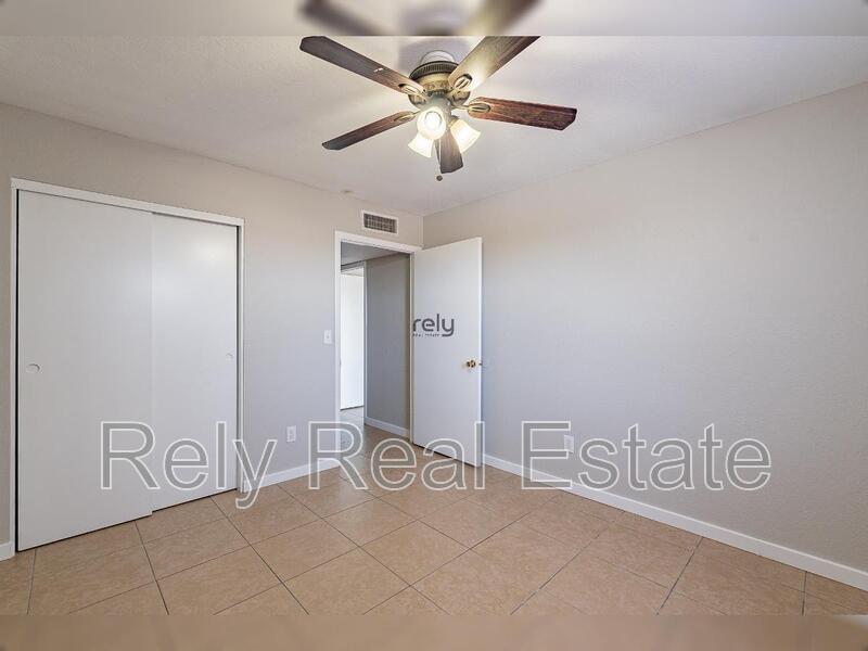 6134 W Morten Ave in Glendale, AZ - Foto de edificio