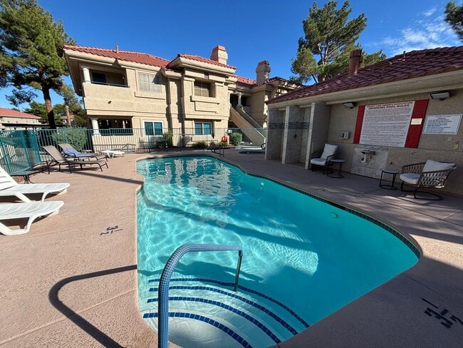 384 Sunward Dr in Henderson, NV - Building Photo - Building Photo