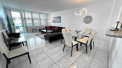 3725 S Ocean Dr in Hollywood, FL - Building Photo - Building Photo