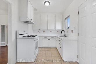 2835 N Coolidge Ave in Los Angeles, CA - Building Photo - Building Photo