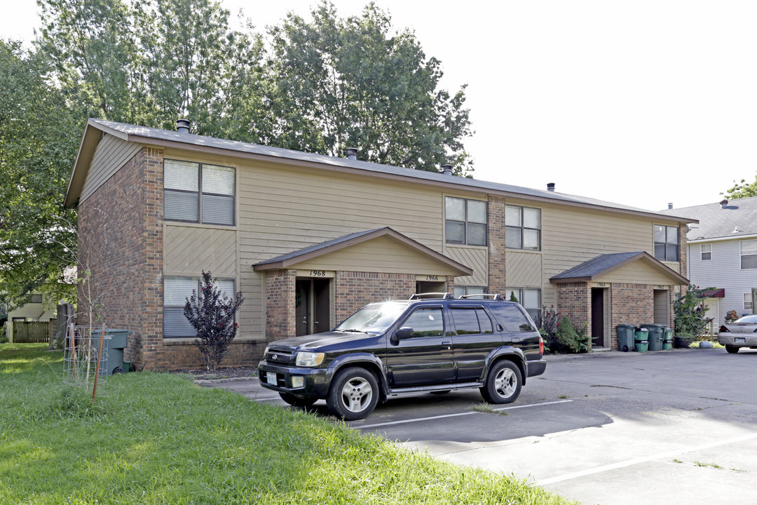 1962-1968 N Ball Ave in Fayetteville, AR - Foto de edificio