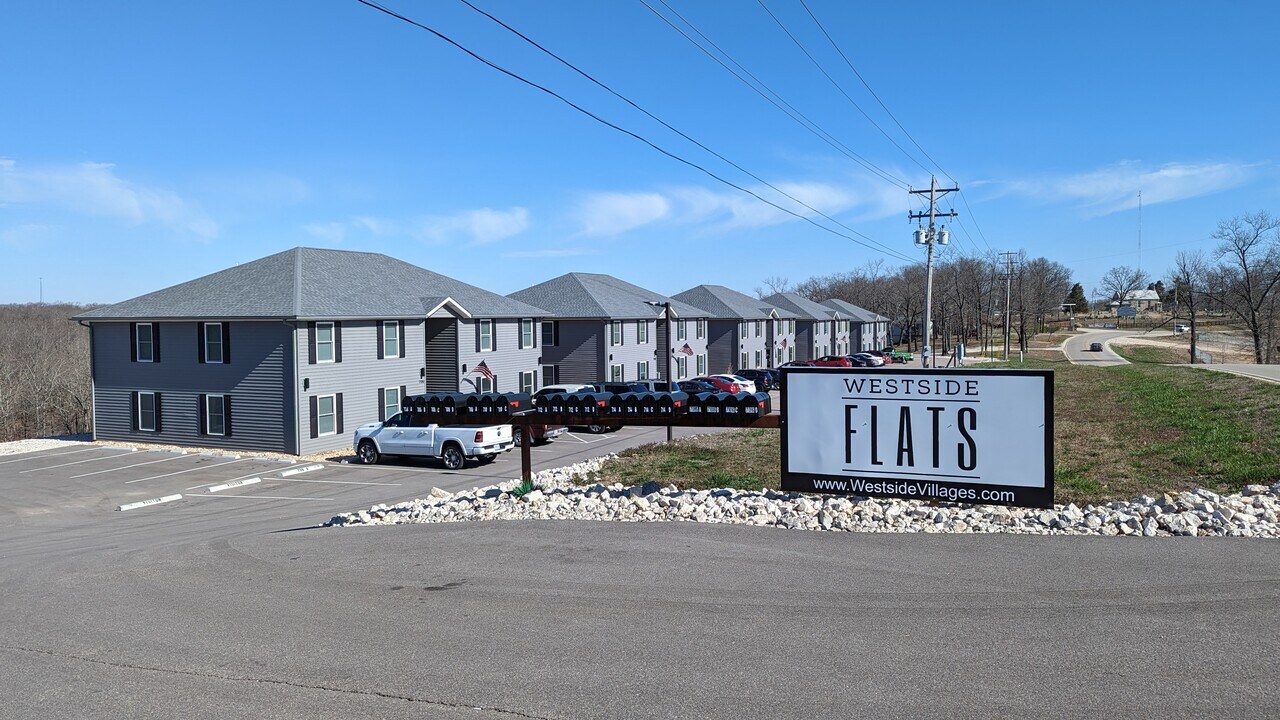 710 Hwy O in Gravois Mills, MO - Building Photo