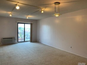 213-02 42nd Ave-Unit -4A in Queens, NY - Foto de edificio - Building Photo