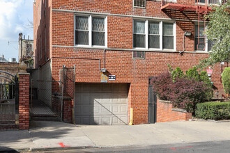 Park Lane West in Brooklyn, NY - Building Photo - Building Photo