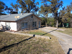 585 Indigo Trl in Pipe Creek, TX - Building Photo - Building Photo