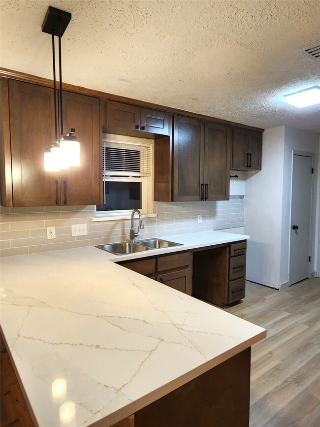 property at 4906 Valleyview Dr