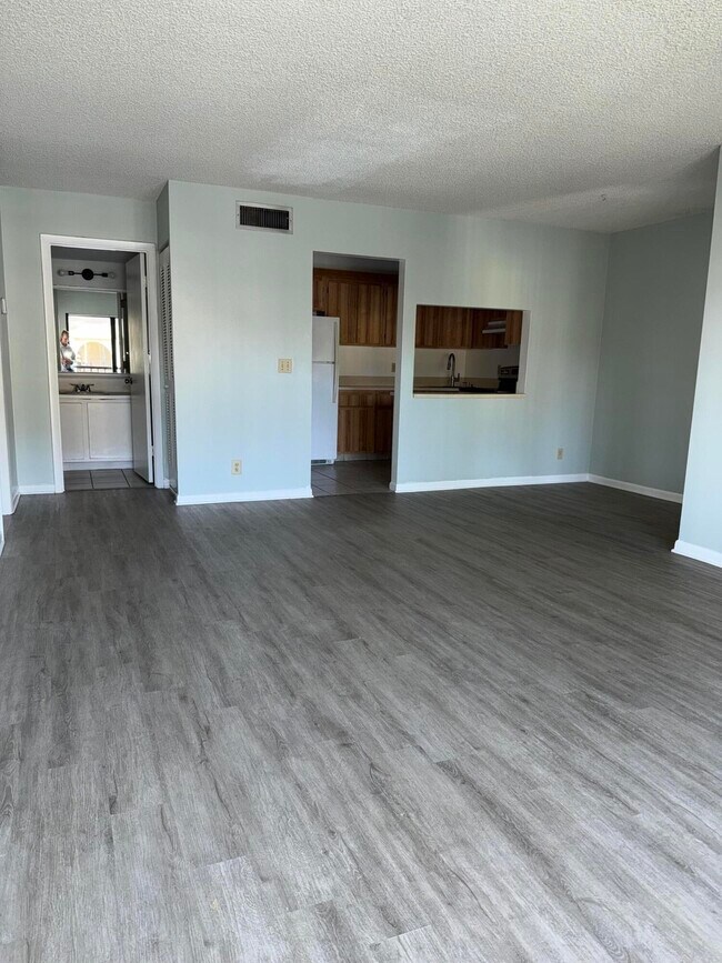 718 Sunny Pine Way in Greenacres, FL - Foto de edificio - Building Photo