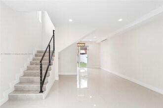 1250 NW 39th St in Miami, FL - Building Photo - Building Photo