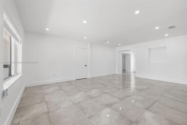 6511 SW 31st St in Miramar, FL - Building Photo - Building Photo