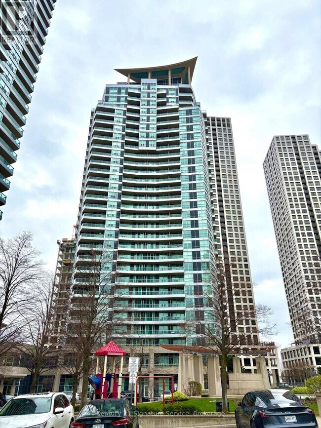 property at 33 Elm Dr W