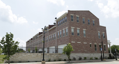 River Race Townhomes in South Bend, IN - Building Photo - Building Photo