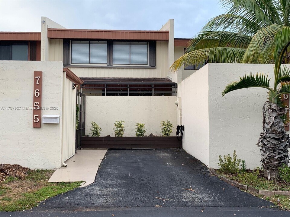 7655 SW 106th Ave in Miami, FL - Building Photo