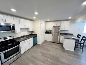 6471 Zelzah Ave, Unit 1 in Reseda, CA - Building Photo - Building Photo
