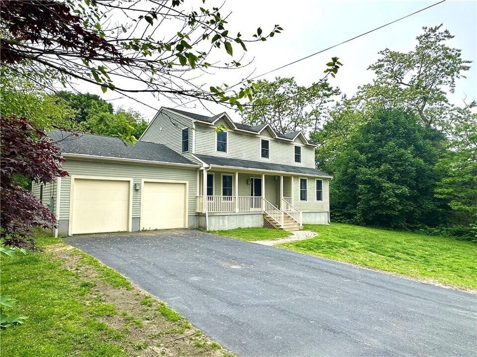 8 Linden St in Bristol, RI - Building Photo