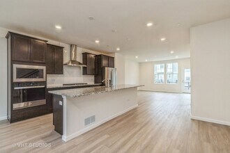 155 Yorktown Ct in Libertyville, IL - Building Photo - Building Photo