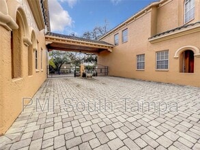 2905 Hansen Manor Ln in Tampa, FL - Building Photo - Building Photo