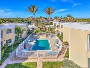 3541 NE Ocean Blvd in Jensen Beach, FL - Building Photo - Building Photo