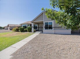 1055 N Recker Rd in Mesa, AZ - Building Photo