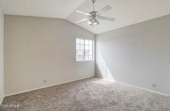 8834 W Michelle Dr in Peoria, AZ - Foto de edificio - Building Photo