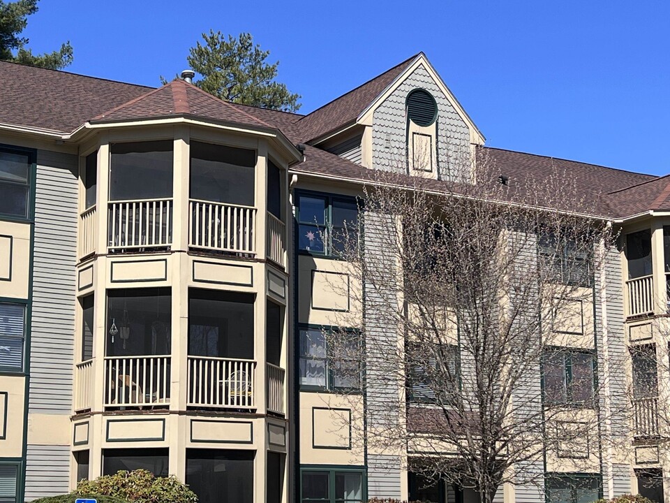 3 Bartemus Trail in Nashua, NH - Foto de edificio