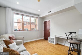 615 S 11th St, Unit 2 in Philadelphia, PA - Building Photo - Building Photo