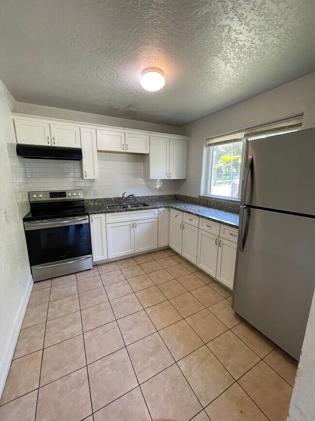 701 S Palmetto Ave-Unit -705 S Palmetto Ave in Daytona Beach, FL - Building Photo - Building Photo