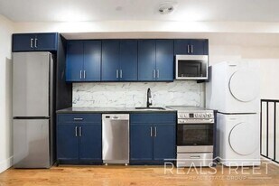 South 4th Street, Unit 1A in Brooklyn, NY - Building Photo